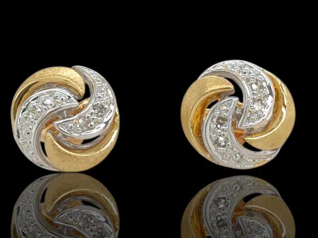 Bicolor gouden oorknoppen met kleine briljantjes #28078