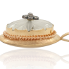 Gouden hanger met gegraveerde blaadjes in bergkristal - Afbeelding 2