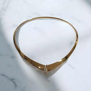 14 Karaat gouden Spang van Frans Zeegers. met diamant# 28123