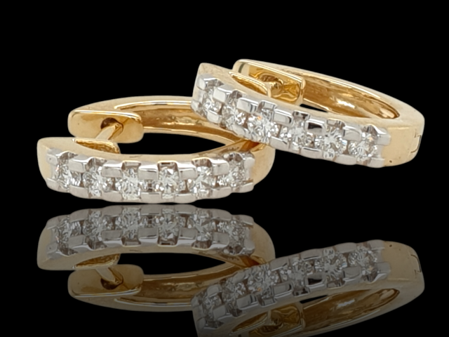Gouden creolen met 12-0.22ct H.Si briljant geslepen diamant. #28131 - Afbeelding 2