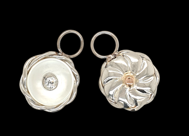 18 krt. witgouden creoolhangers met parelmoer en diamant. #27743. - Afbeelding 5