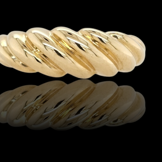 Gouden getordeerde ring # 27412