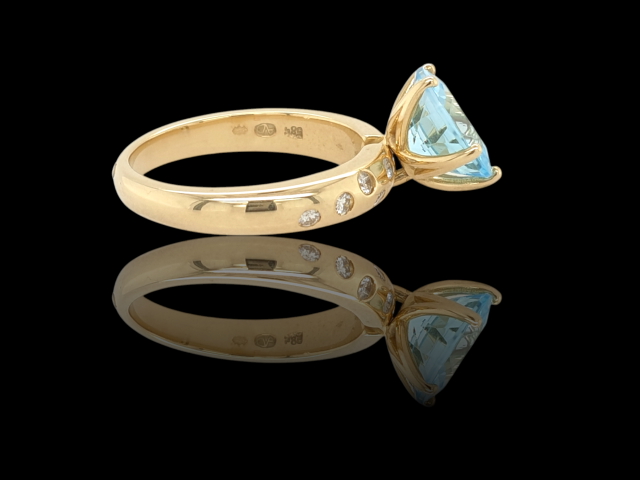 Gouden Penta ring met Topaas en briljant. #23851 - Afbeelding 2