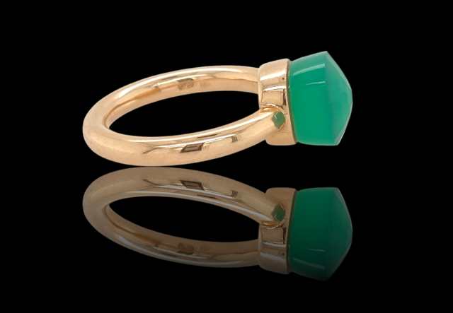 Gouden ring met groene chalcedone, Pomellato-like. #21746