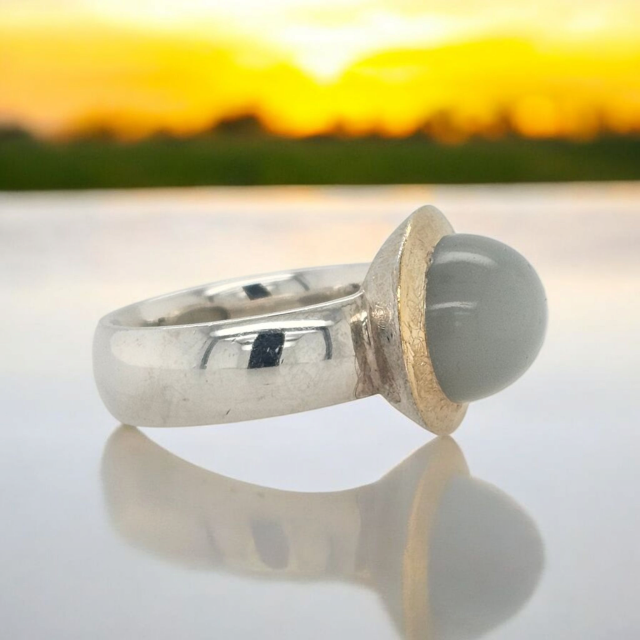 Zilveren ring met gouden rand en grijze maansteen #28379 - Afbeelding 3