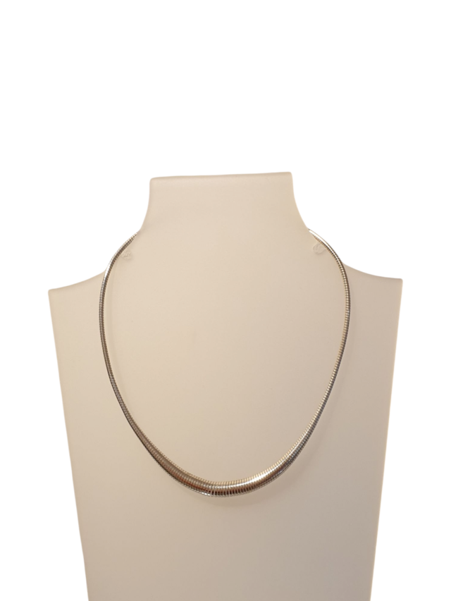 Witgouden Omega spiraalcollier #28395