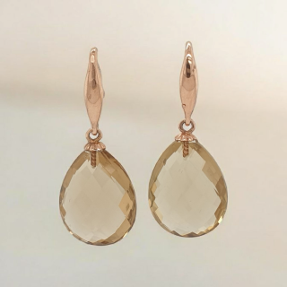 Rosé gouden oorhangers met lichte rookkwarts pendules. #23984
