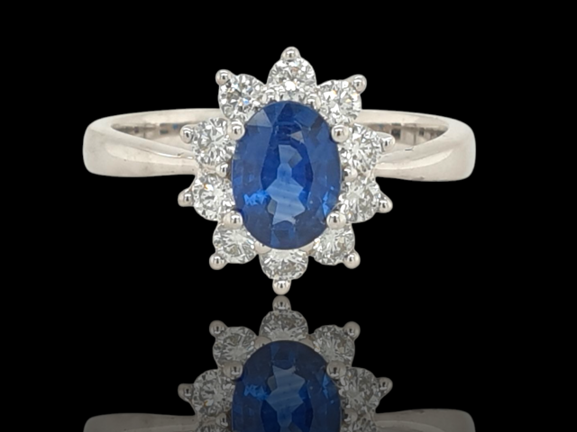 Witgouden ring met saffier en diamant. Diana ring. #28386