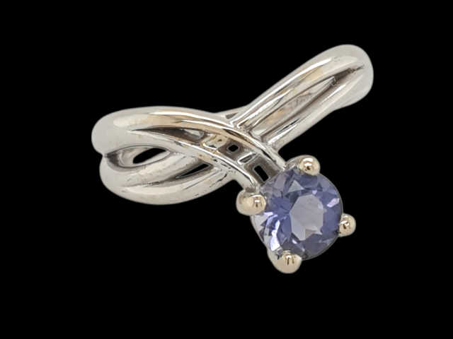 Witgouden ring met lichtblauwe Kyaniet. Occasion  #28612 - Afbeelding 2