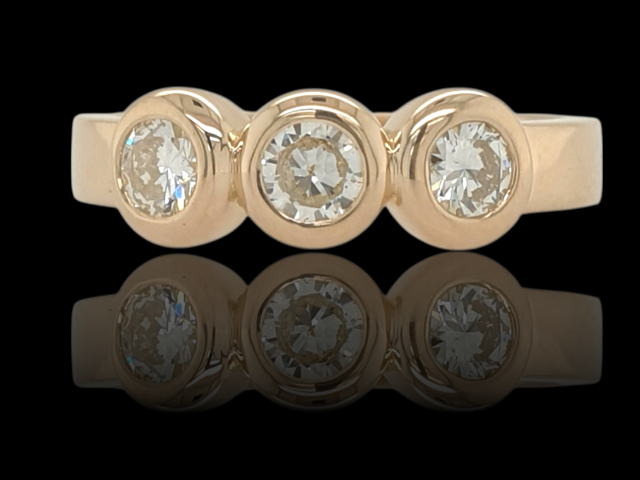 14 karaat geelgouden ring met 3 grote mooie diamanten 3-0.75 ct. TW.VVS # 28640
