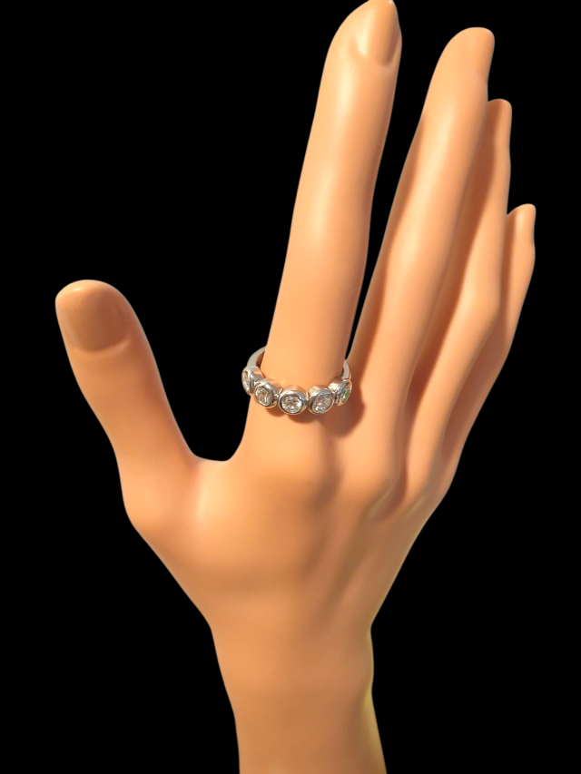 Witgouden rijring met 5-1.25ct. TW.VVS briljant geslepen diamant. #28654 - Afbeelding 2