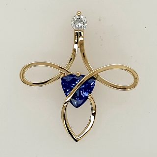 Gouden hanger met trillant geslepen Tanzaniet en 0.25 ct diamant. Eigen uniek ontwerp # 28653