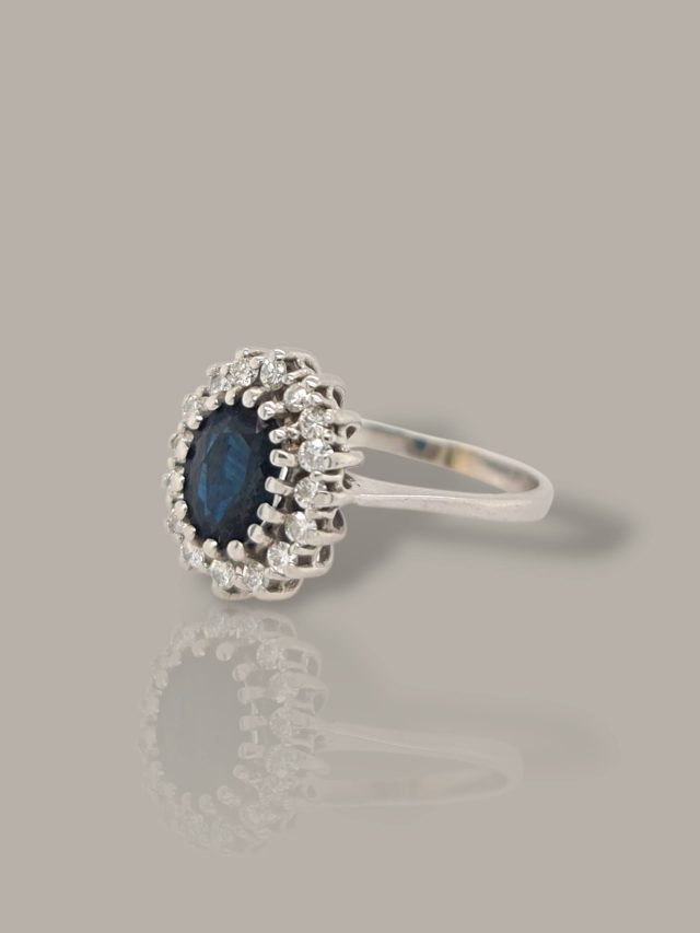 Witgouden ring met blauwe saffier en diamant - Occasion #28770