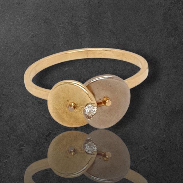 14 karaat bicolor gouden ring met een klein diamantje # 16341
