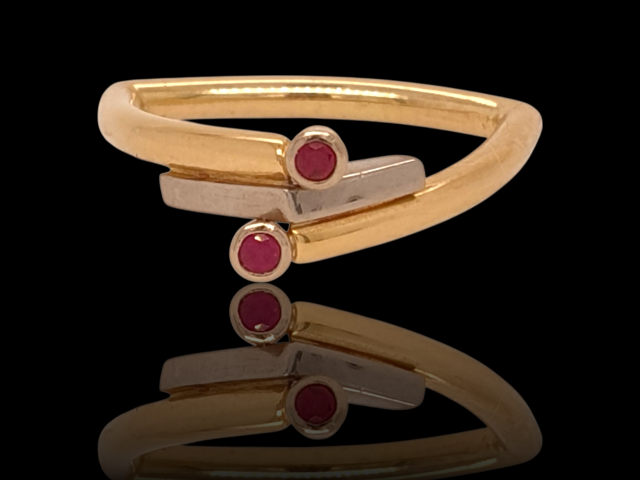 14 Karaat bicolor gouden ring met 2 robijntjes. # 1357