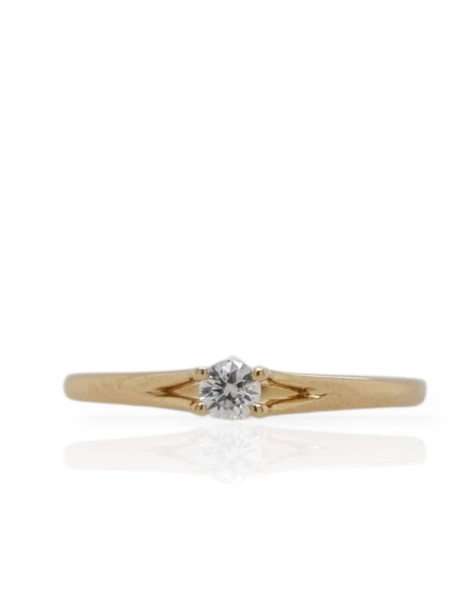 Verfijnde gouden ring met cubic zirkonium