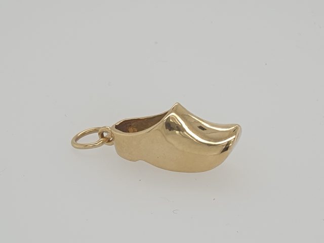14 karaat gouden bedel, klomp.  # 28870