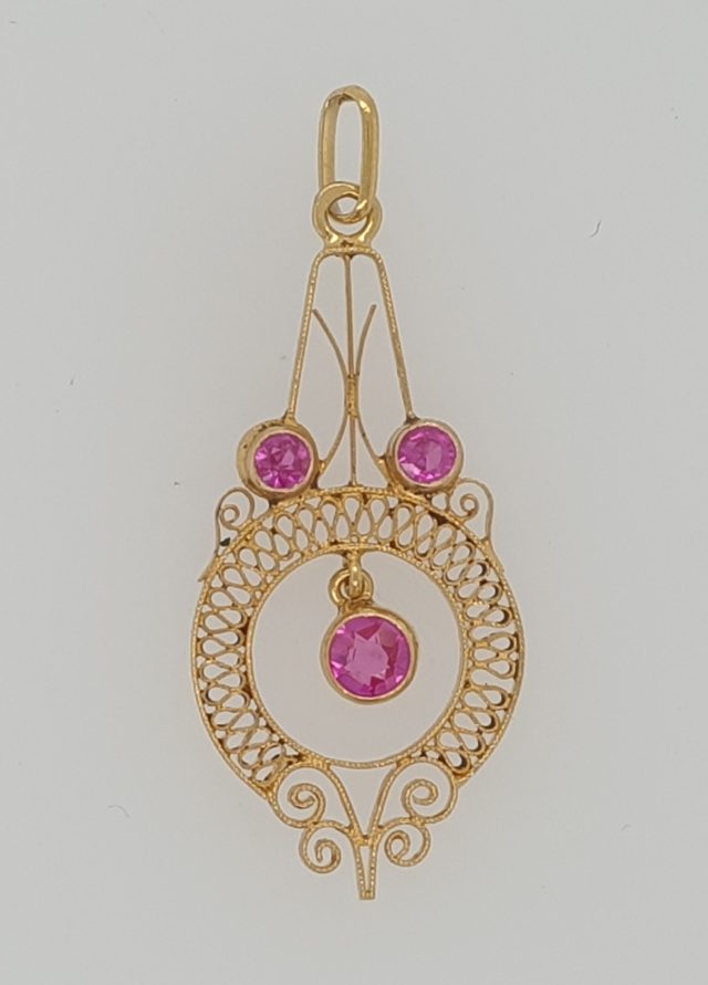 14 karaat gouden vintage filigrain hanger met robijntjes #28885