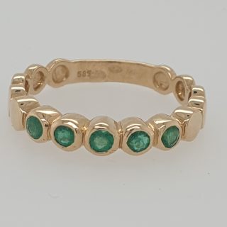 14 karaat gouden smaragd aanschuif-rijring. #28648