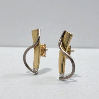 14 Karaat bicolor gouden handgemaakte oorknoppen met briljantje - uit eigen atelier #28526