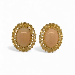 Clip oorknoppen van 18 karaat geelgoud met Angel skin bloedkoraal. Occasion #29090