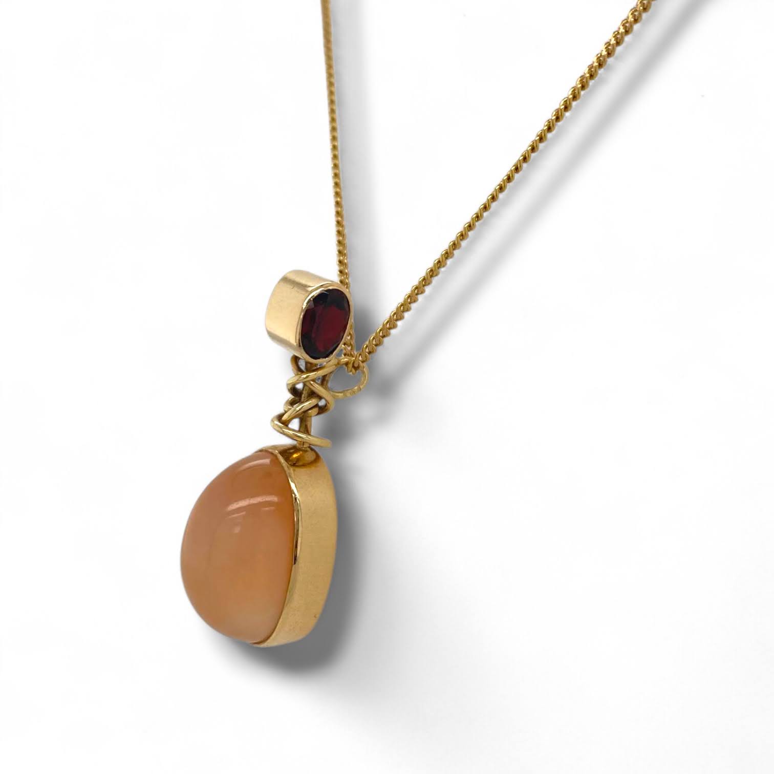 14 karaat gouden hanger met roze maansteen en granaat handgemaakt atelier