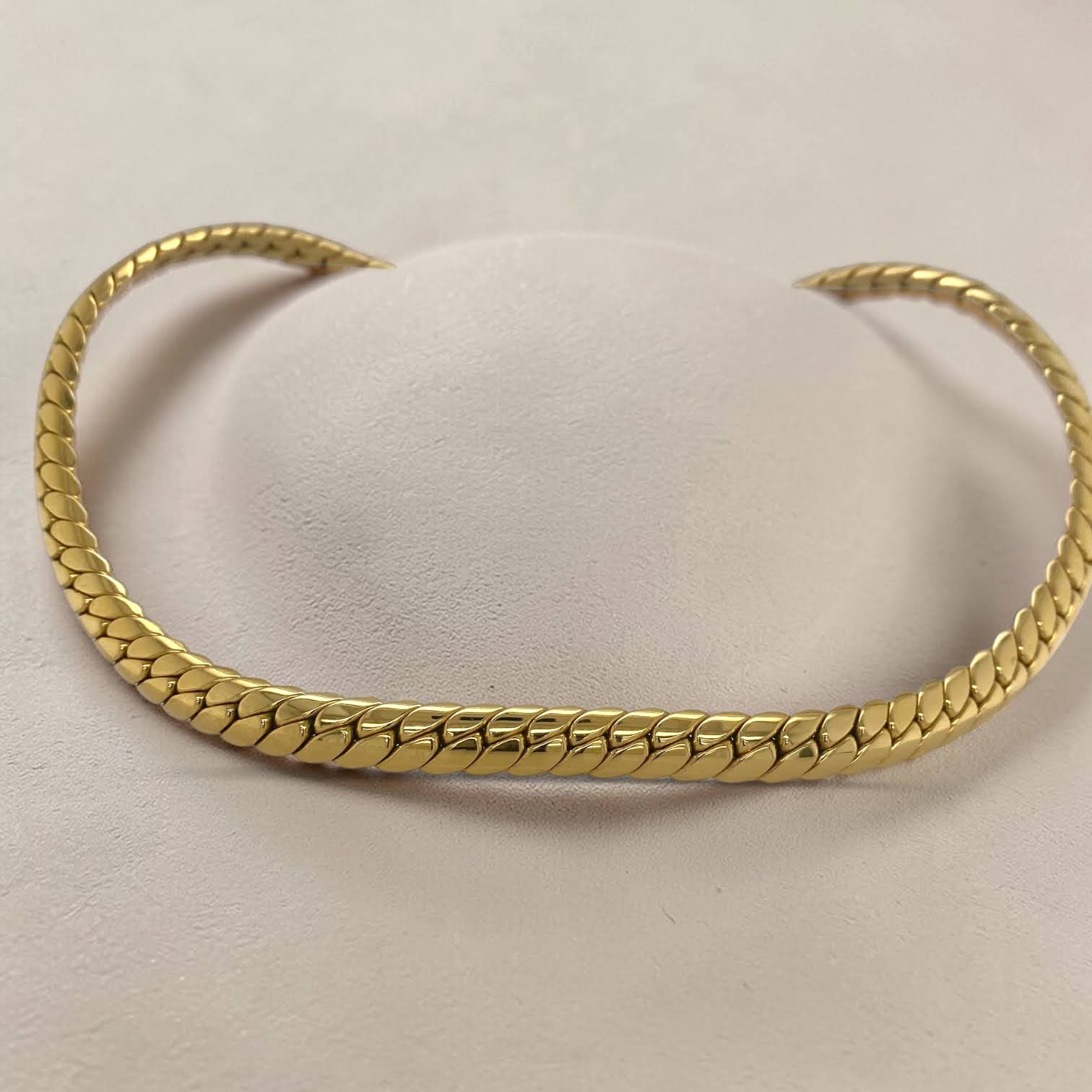 18 karaat geelgouden choker collier massief met veiligheidsslot