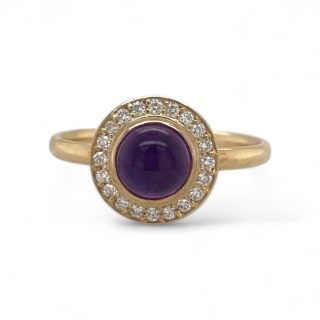 Handgemaakte 14k geelgouden ring met amethist en entourage van diamantjes