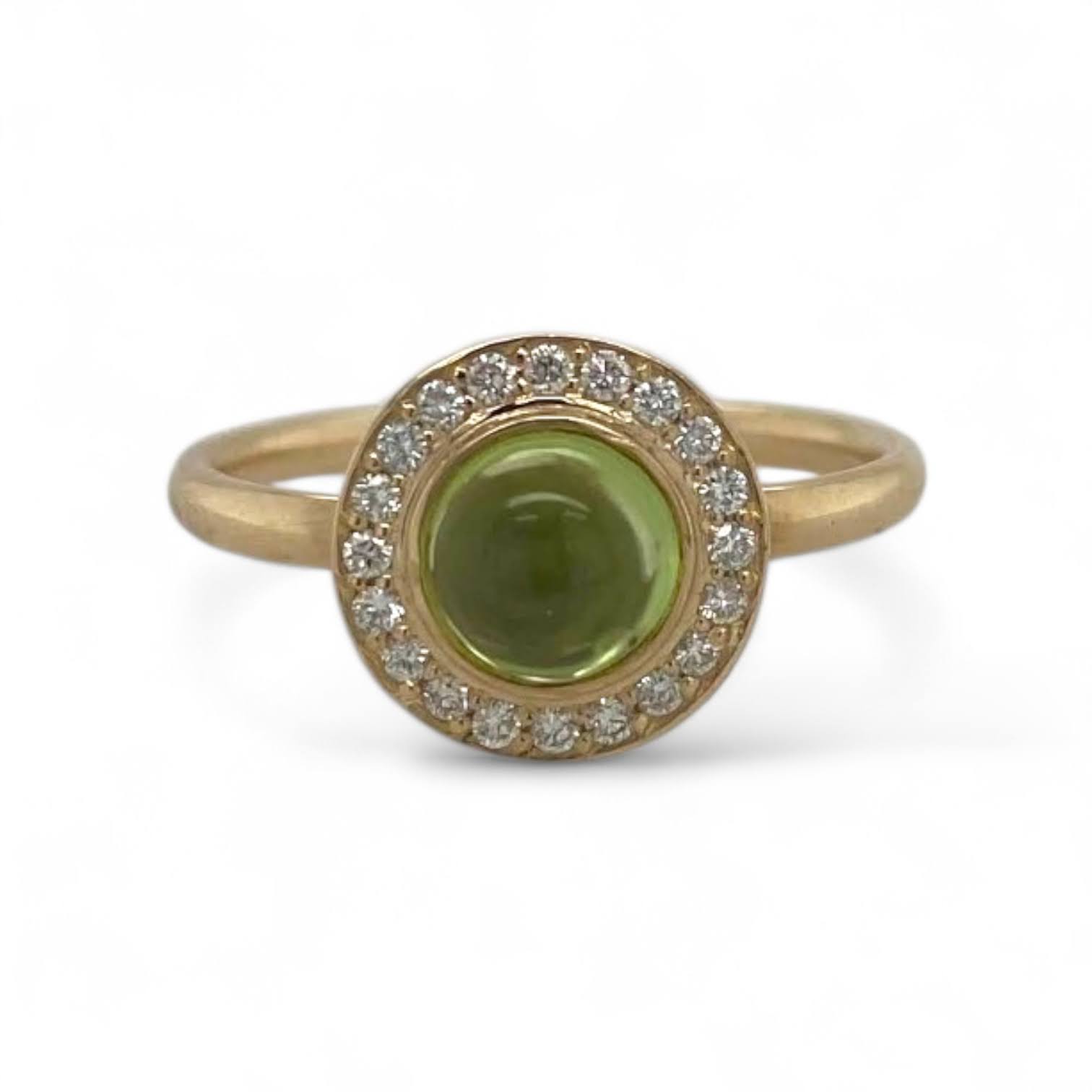 14k geelgouden ring met peridot en entourage van diamantjes