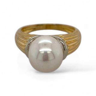 18 karaat gouden ring met grote parel en witgouden rand vintage schelpdesign