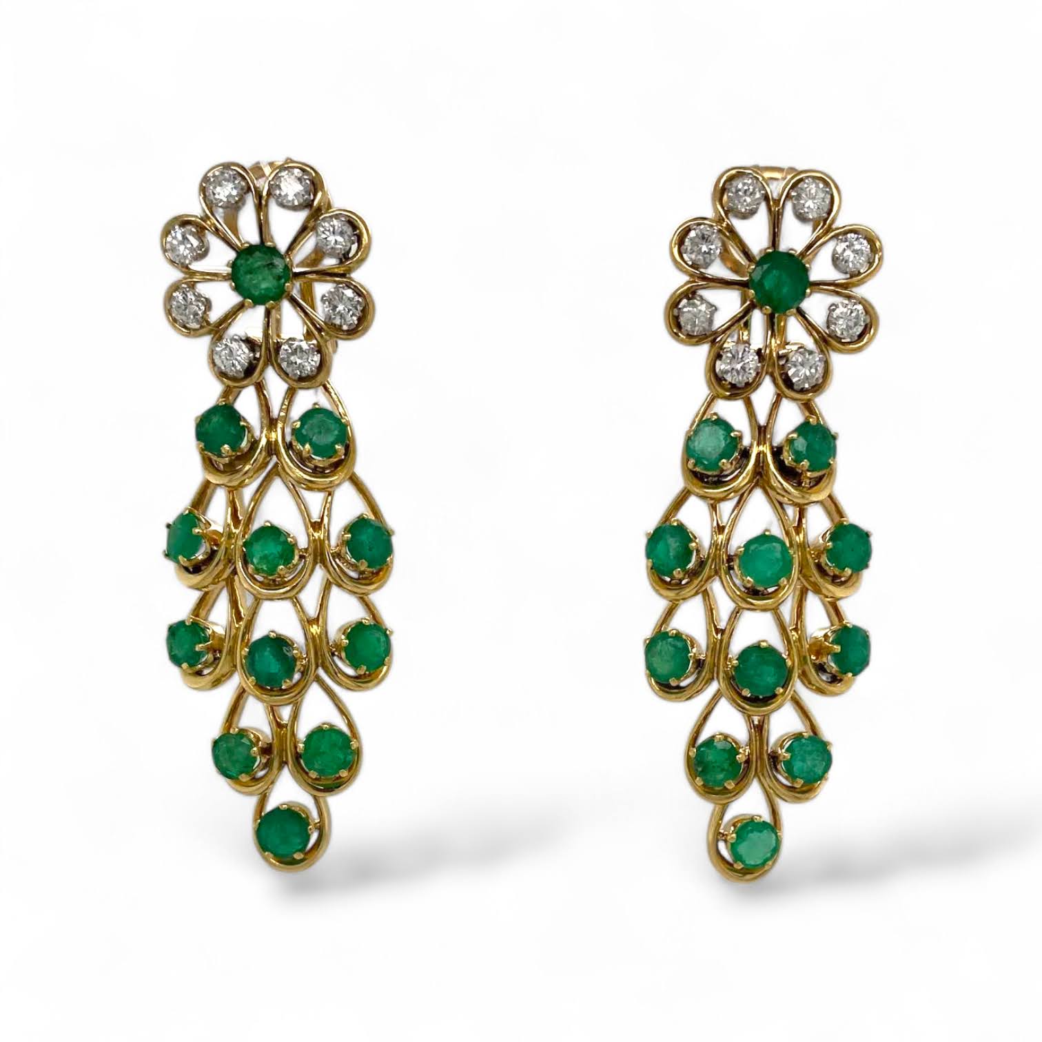 18 karaat gouden oorhangers met diamant en smaragd in bloemmotief vintage occasion