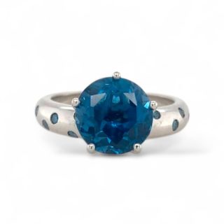 Witgouden tuimel penta ring met London Blue topaas en bezette band -14k  #27276