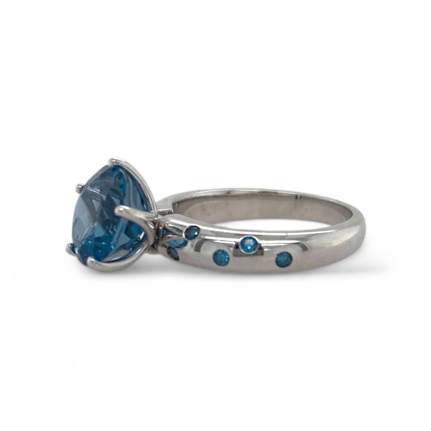 Witgouden tuimel penta ring met London Blue topaas en bezette band -14k #27276 - Afbeelding 2