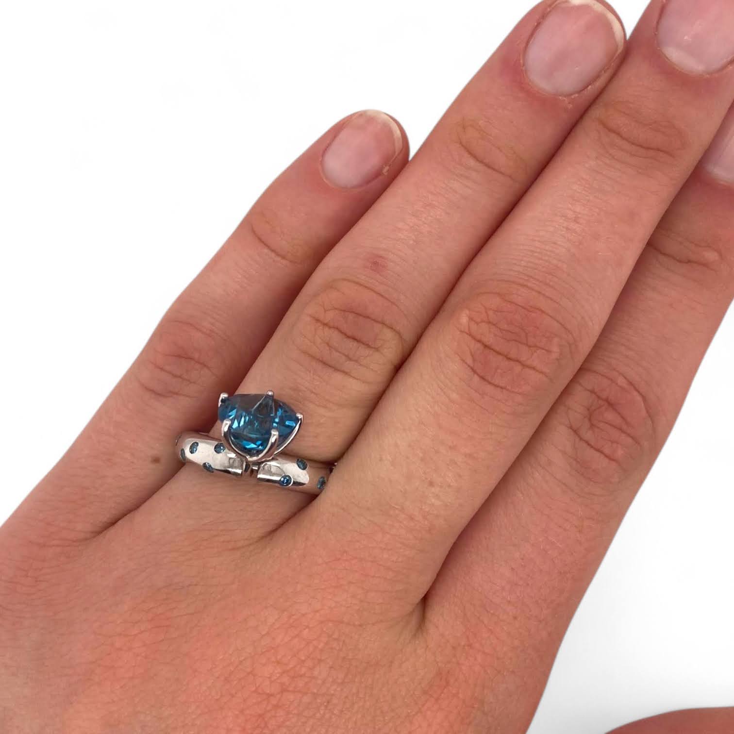 Witgouden tuimel penta ring met London Blue topaas en bezette band -14k #27276 - Afbeelding 4