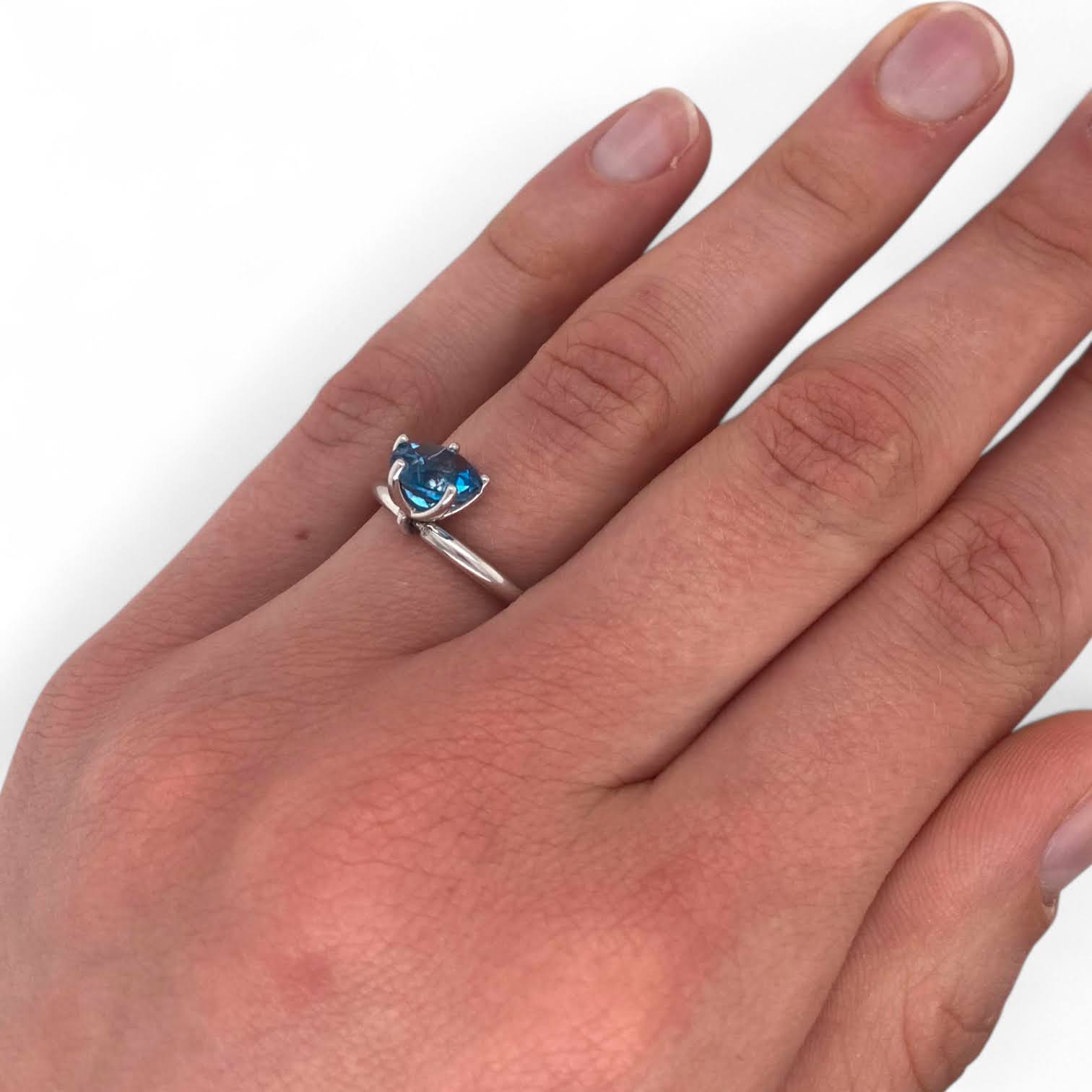 Witgouden tuimel penta ring met London Blue topaas -14k #25380 - Afbeelding 5