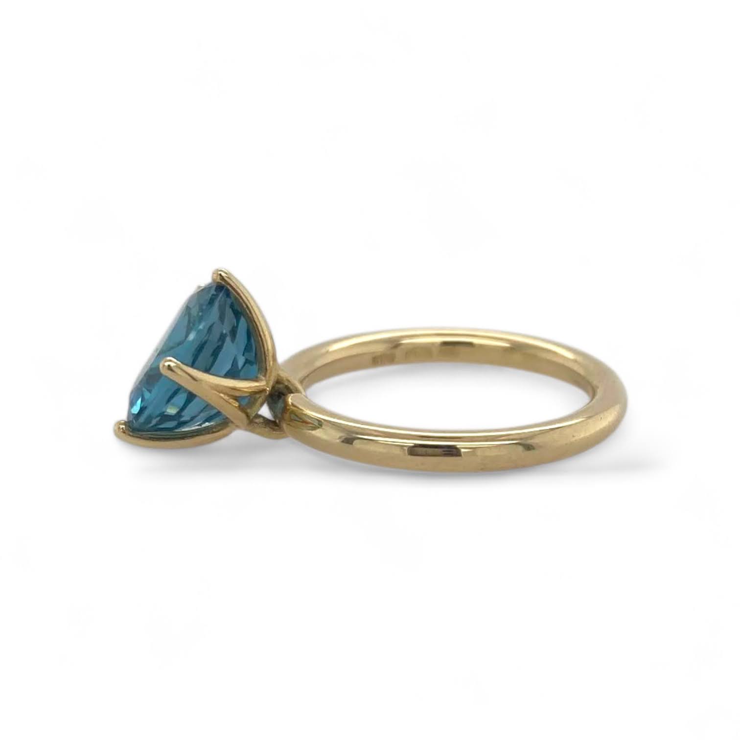 Geelgouden tuimel penta ring met Ocean blue topaas -14k - eigen atelier #27907 - Afbeelding 2