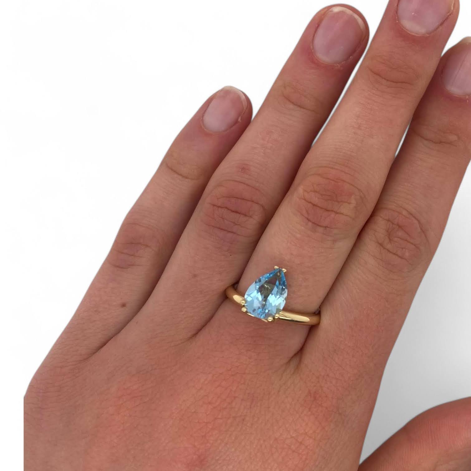 Geelgouden tuimel penta ring met druppel sky blue topaas -14k - eigen atelier #25694 - Afbeelding 3