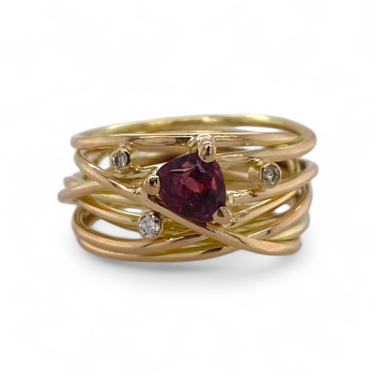 14 karaat gouden Endless Rope ring met roze saffier en briljant geslepen diamantjes handgemaakt