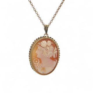 Gouden camee hanger 14 karaat met schelpcamee en vrouwenportret vintage