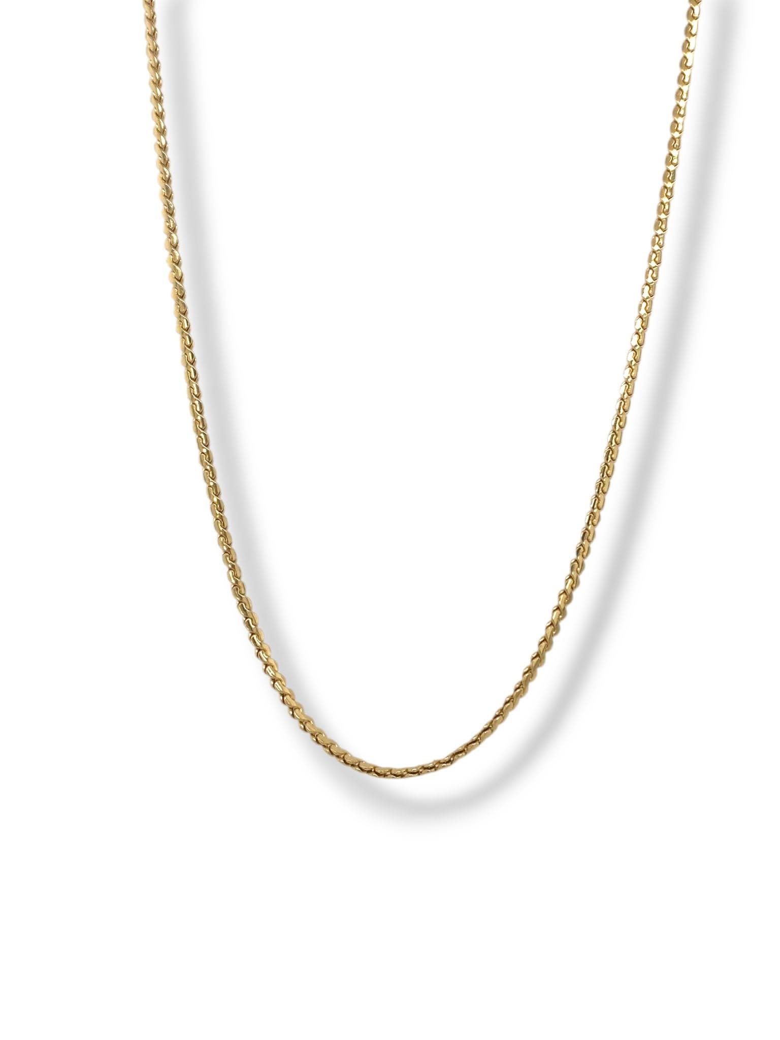 Compact geelgouden koordcollier met strak gevlochten schakels en glanzende afwerking