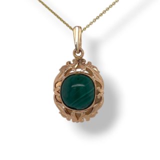 14 karaat geelgouden hanger met cabochon malachiet en antiek bladermotief