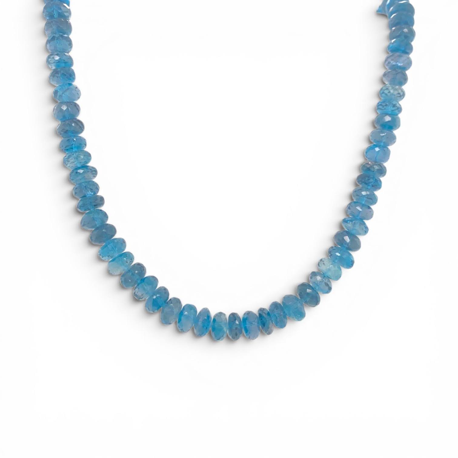 London Blue Topaas kralencollier met royale donkerblauwe edelsteenkralen, 42 cm lang. Elegant statement collier met diepe blauwe kleur voor een kleurrijke en stijlvolle uitstraling.