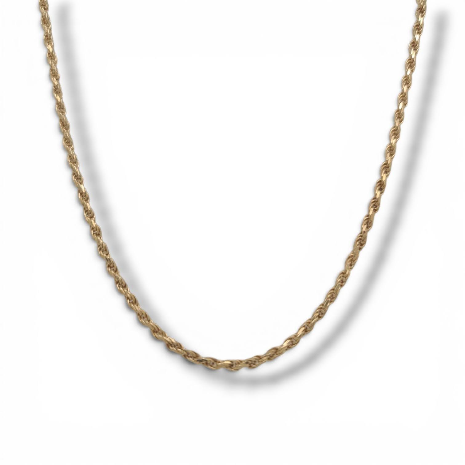 Massief 14 karaat geelgouden collier met een soepele koordschakel en een lengte van circa 59 cm.