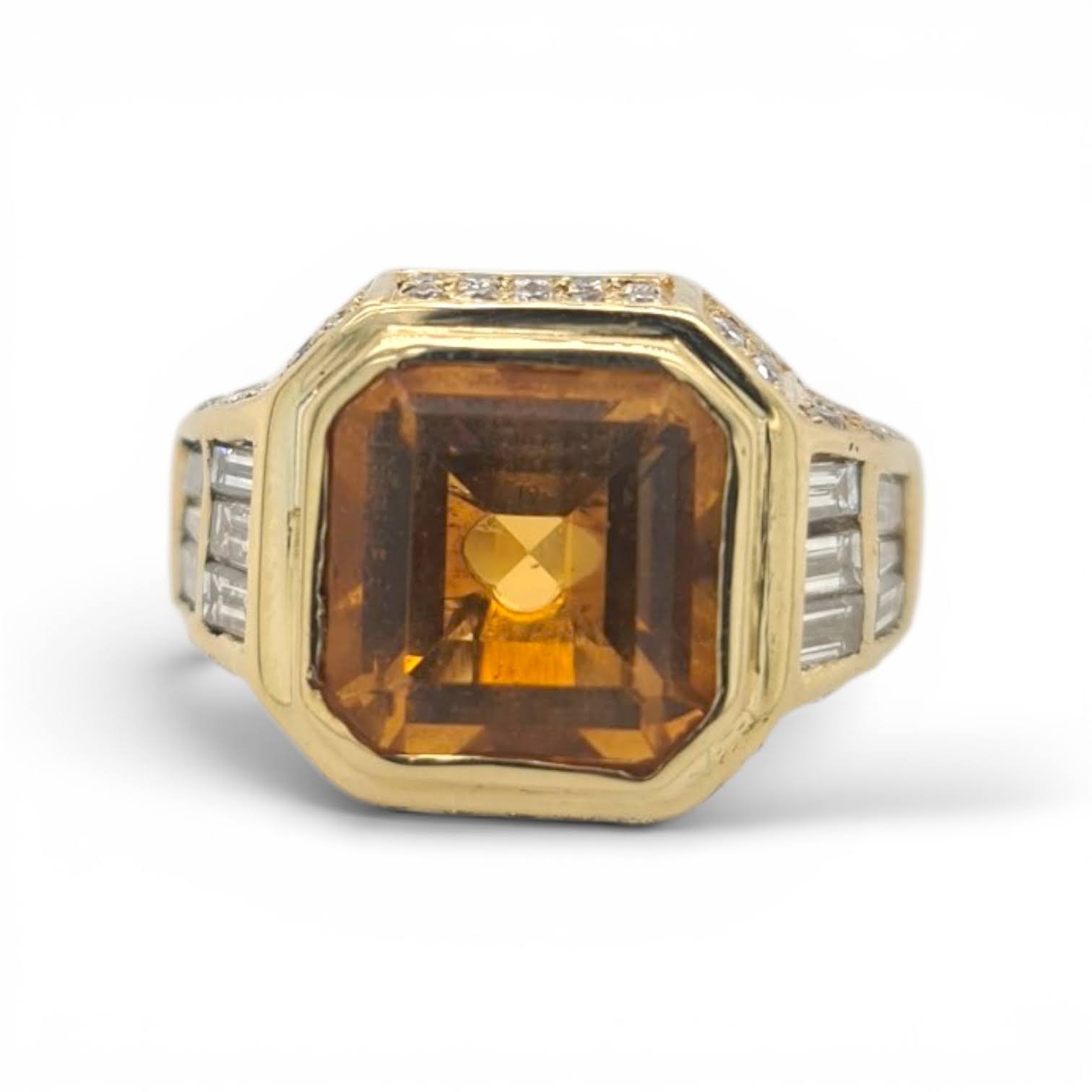 Royale vintage ring met vierkant facetgeslepen citrien en diamanten omlijsting