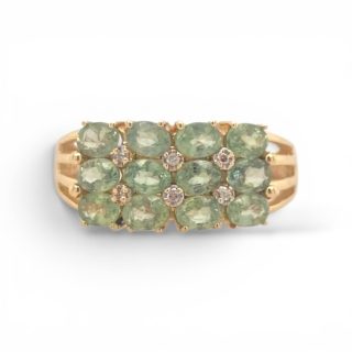 Statementring met 12 mintkwartsstenen, 6 diamantjes en een elegante taps toelopende ajour band.