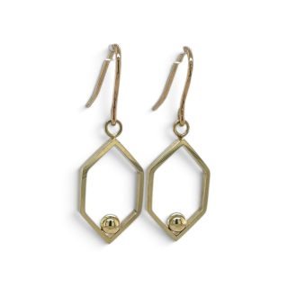 Handgemaakte gouden oorhangers met gepolijste hexagon en gouden balletje