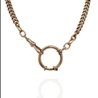14 karaat gouden wikkelhanger met drie diamanten aan zwart nylon collier
