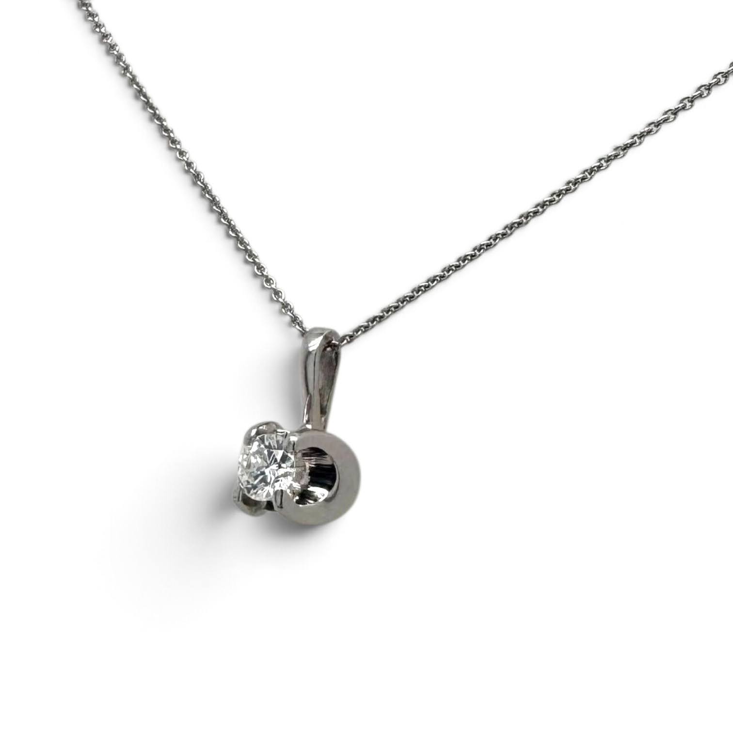 14 karaat witgouden hanger met 0,14 karaat diamant in ronde chatonzetting